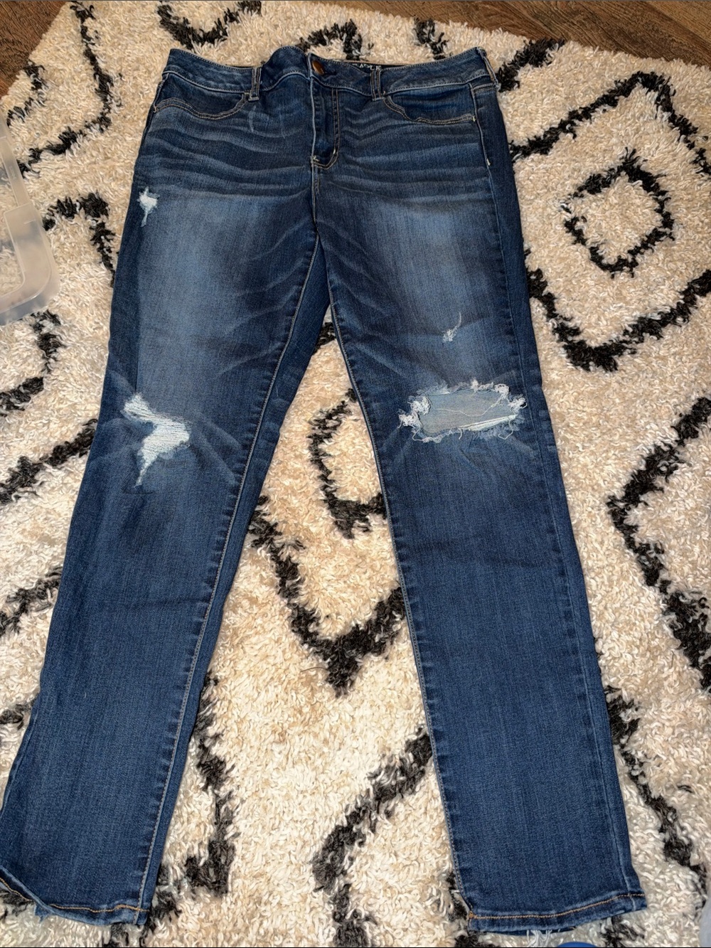 AE distressed jegging
